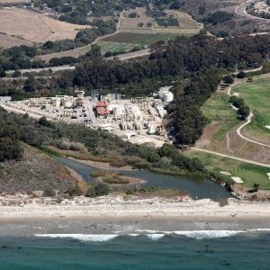 Ellwood Onshore Oil and Gas Facility (EOF) in the City of Goleta (photo courtesy of the California State Lands Commission)